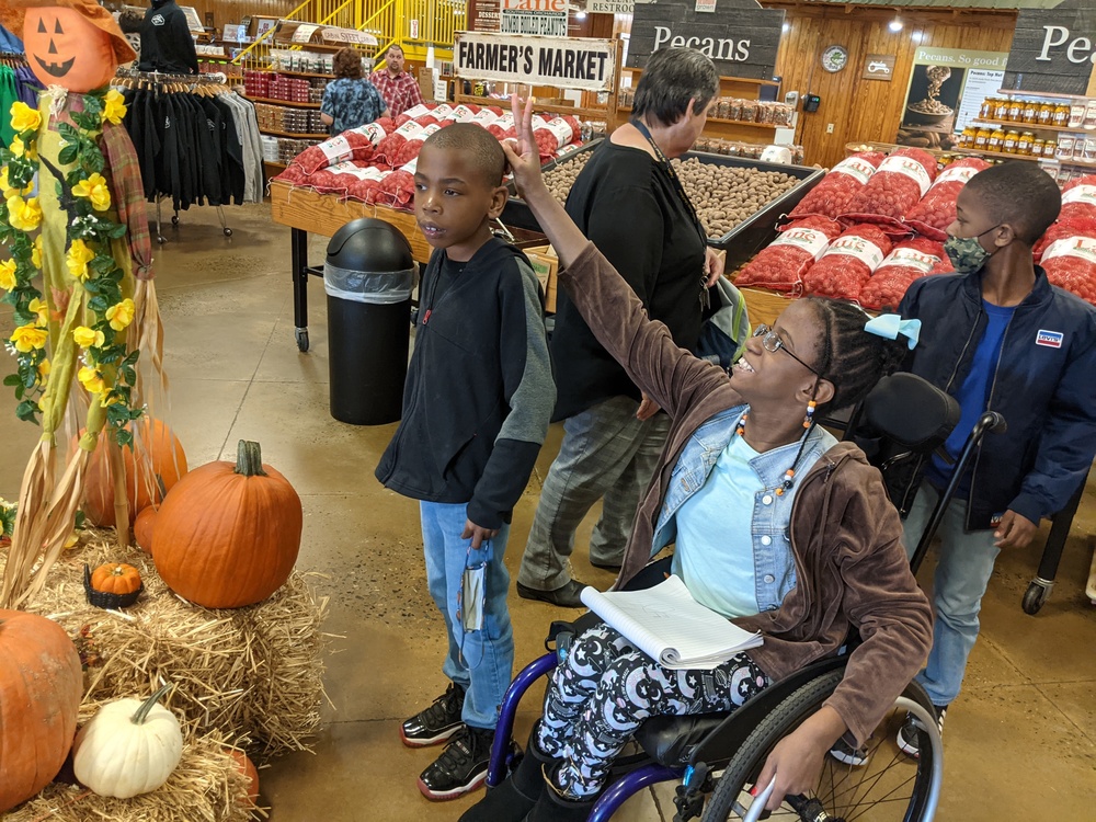 Mrs. Murrah's and Mrs. Stucky's class visit Lane Southern Orchard