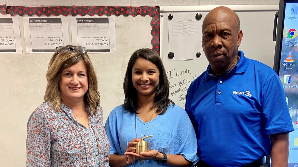 TCUES Teacher Receives Golden Apple Award