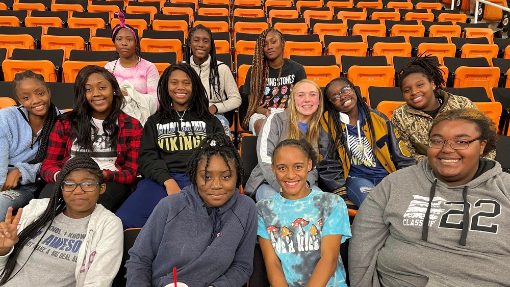 The Lady Vikings enjoyed a team outing at the Mercer Lady Bears basketball  game.
